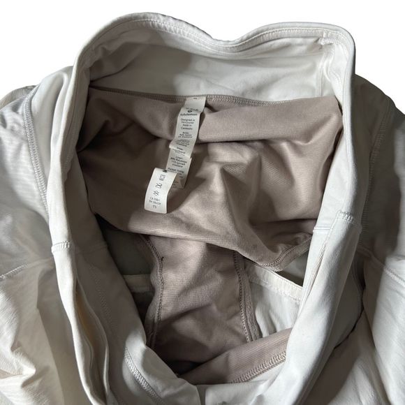 Lululemon Speed Shorts 6 Tall - Picture 3 of 4